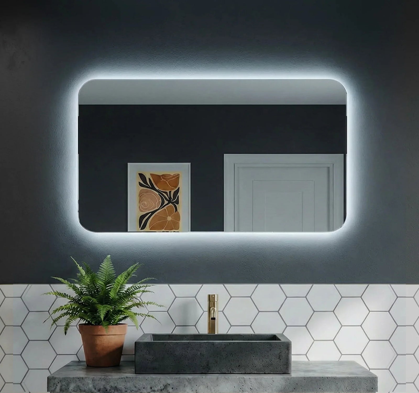 How to Choose the Right Illuminated Mirror for an En-Suite