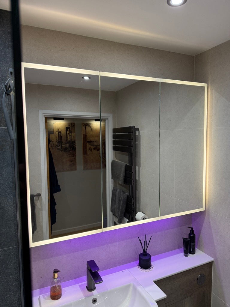1500mm wide x 1000mm high edge lit cabinet with under light